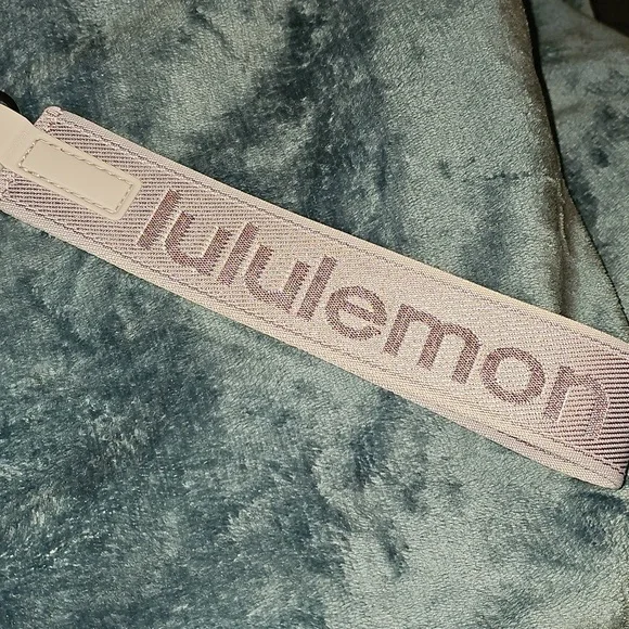 Lululemon Nwts Never Lost Keychain *Metallic Wordmark!! FTLV! Purple Sold Out! - Picture 3 of 5